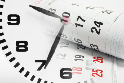 Calendar Pages and Clock © Silkstock - Fotolia