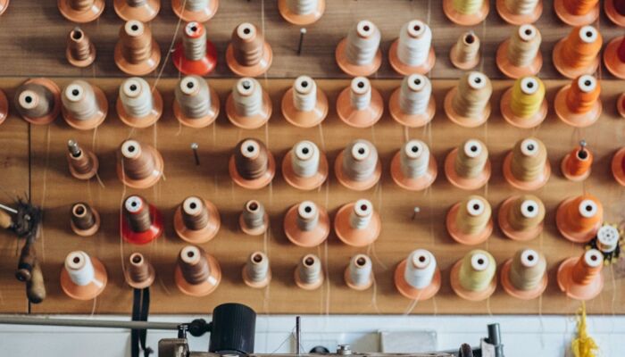 Shoedoc hat sich auf en Reparaturservice von Schuhen spezialisiert. © Martin Smolka und Tommi Aittala