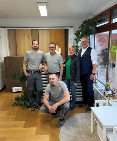 Abbildung 1 Nobert Elsässer (rechts) und sein Team (c) Parkett Elsässer