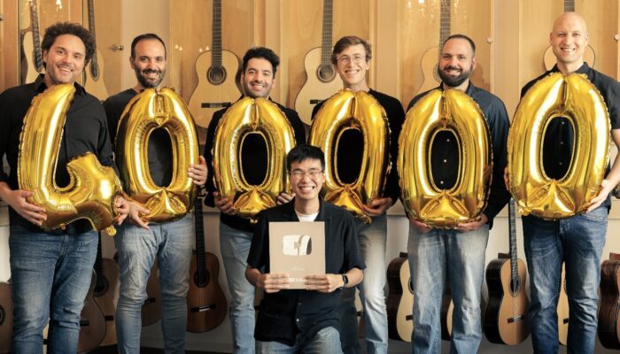 Das Team von Siccas Guitars feiert 400.000 YouTube Abonnentinnen und Abonnenten. (©Siccas Guitars)