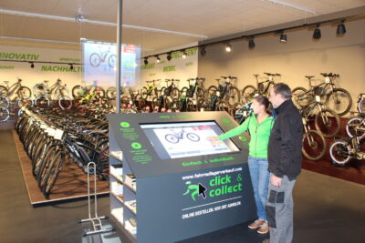 Digitales Terminal bei Zweirad Joos zur Unterstützung von Kunden und Beratern im stationären Einzelhandel ©Zweirad Joos GmbH & Co. KG